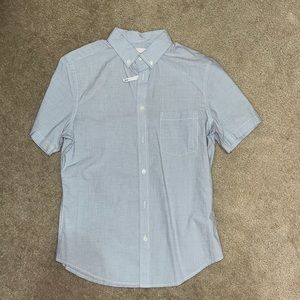 Brand new, never worn Goodfellow short sleeve button up shirt.